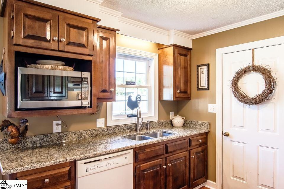 113 Brown Road Simpsonville, SC 29681 - Photo 10 of 30 Gallery Image 10