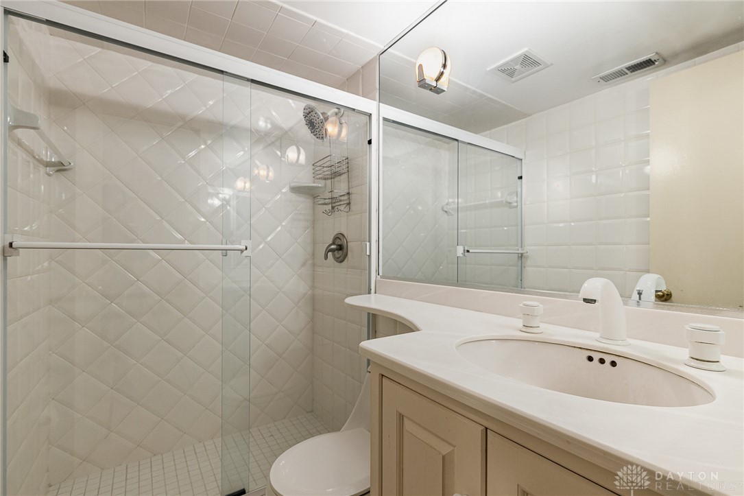 18 Locust Hill Road Cincinnati, OH 45245 - Photo 18 of 33 Gallery Image 18