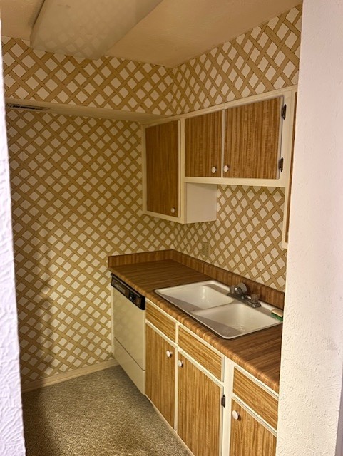5001 Lamonte Lane, Unit 109 Houston, TX 77092 - Photo 5 of 12 a bathroom with a sink and a shower