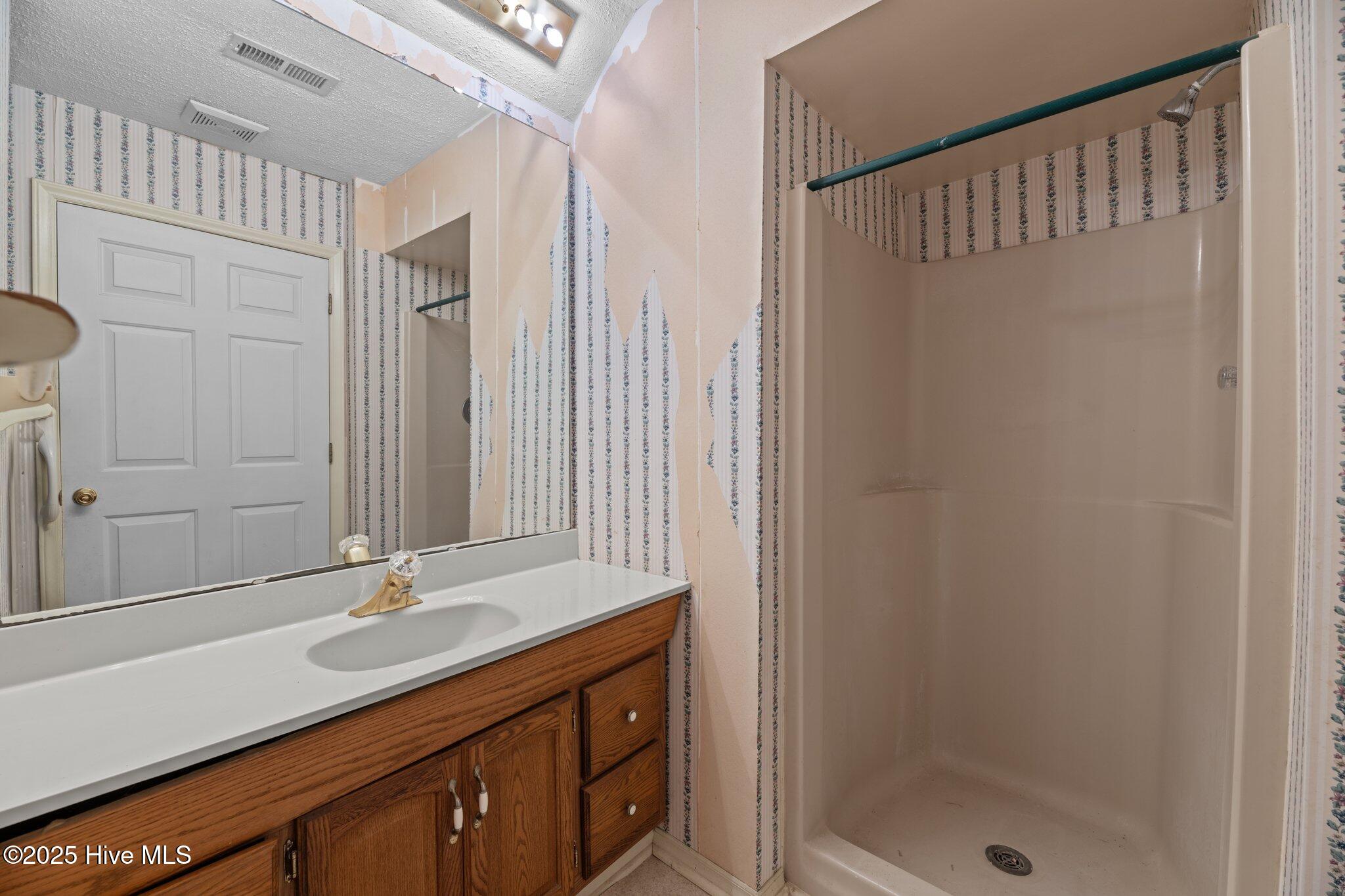 1319 Rhem Avenue New Bern, NC 28560 - Photo 23 of 54 downstairs bath