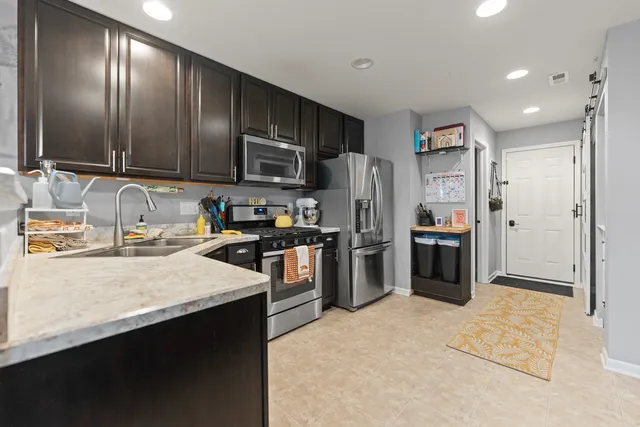 $304,900 | 586 Vine Street, Hampshire, IL 60140