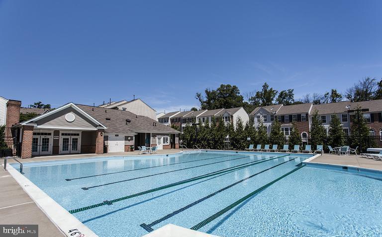 7045 Water Oak Road, Unit 44 Elkridge, MD 21075 - Photo 30 of 32 Community pool