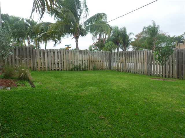 4561 Southeast Shady Ridge Lane Stuart, FL 34997 - Photo 10 of 25 Gallery Image 10