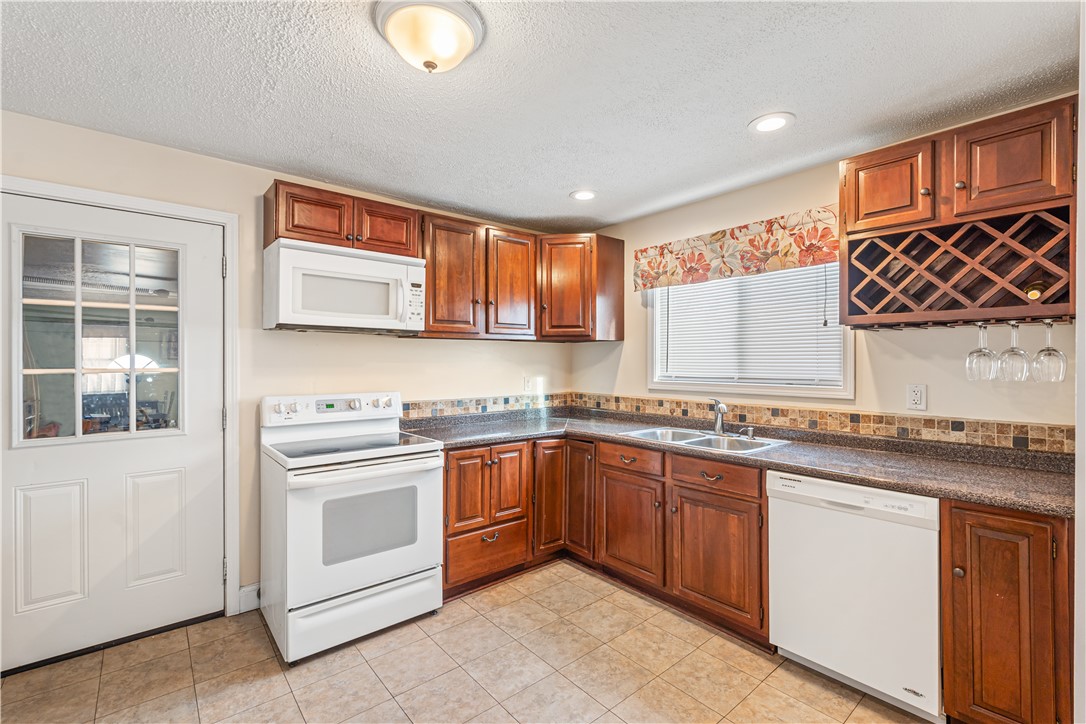 347 Fetzner Road Greece, NY 14626 - Photo 3 of 44