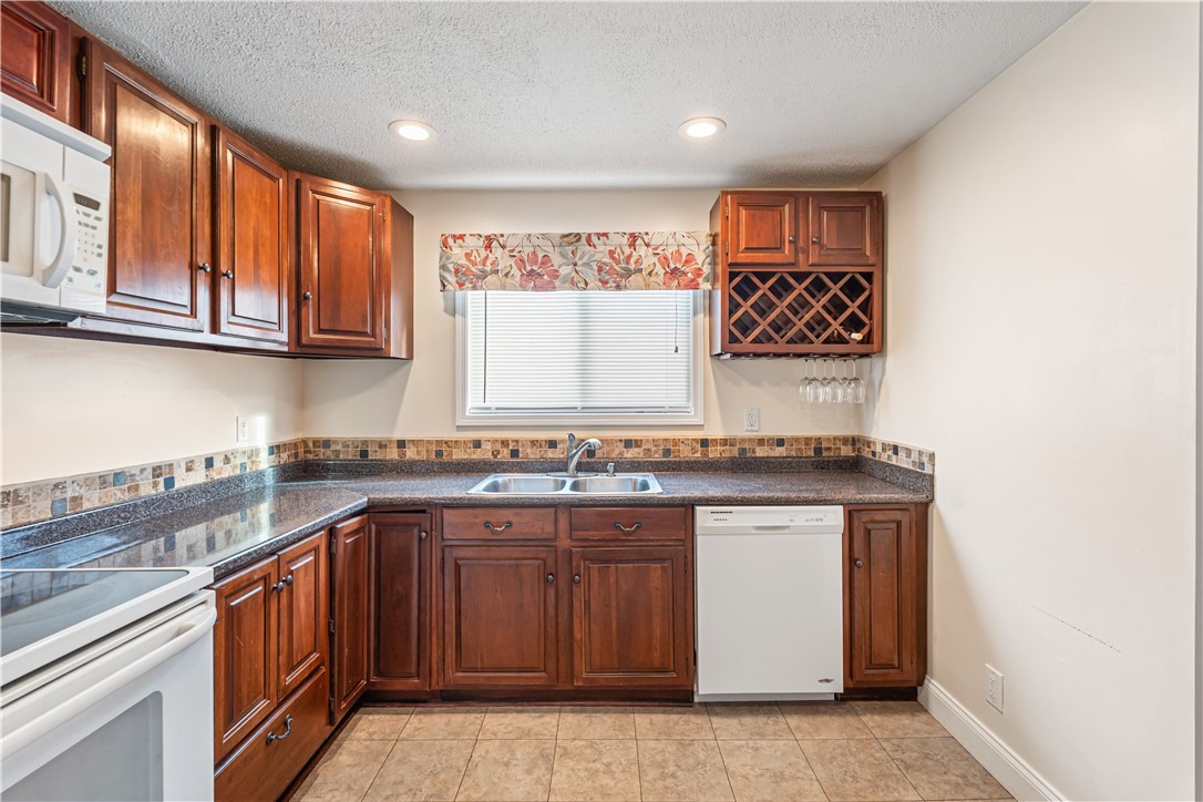 347 Fetzner Road Greece, NY 14626 - Photo 4 of 44