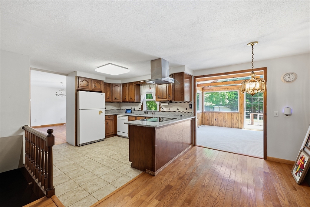199 Birch Road Longmeadow, MA 01106 - Photo 4 of 37
