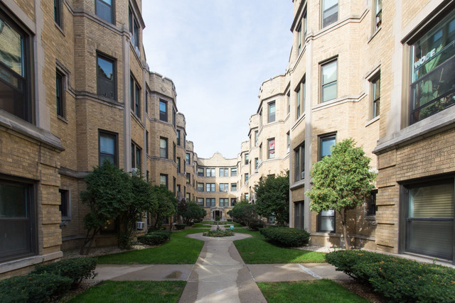 4054 North Sheridan Road, Unit BW Chicago, IL 60613 - Photo 1 of 8 a view of a building with a yard