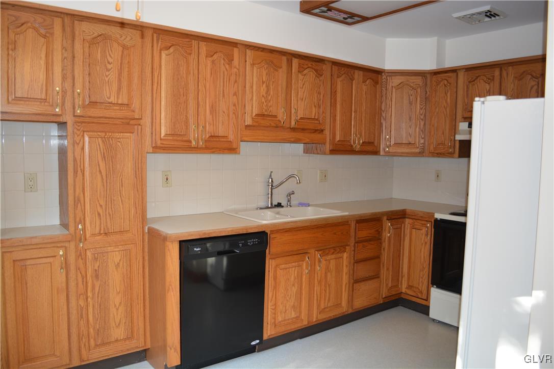 1260 Clearfield Road Nazareth, PA 18064 - Photo 3 of 23