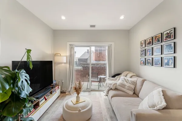 $3,075 | 1457 Tremont Street, Unit 301, Boston, MA 02120