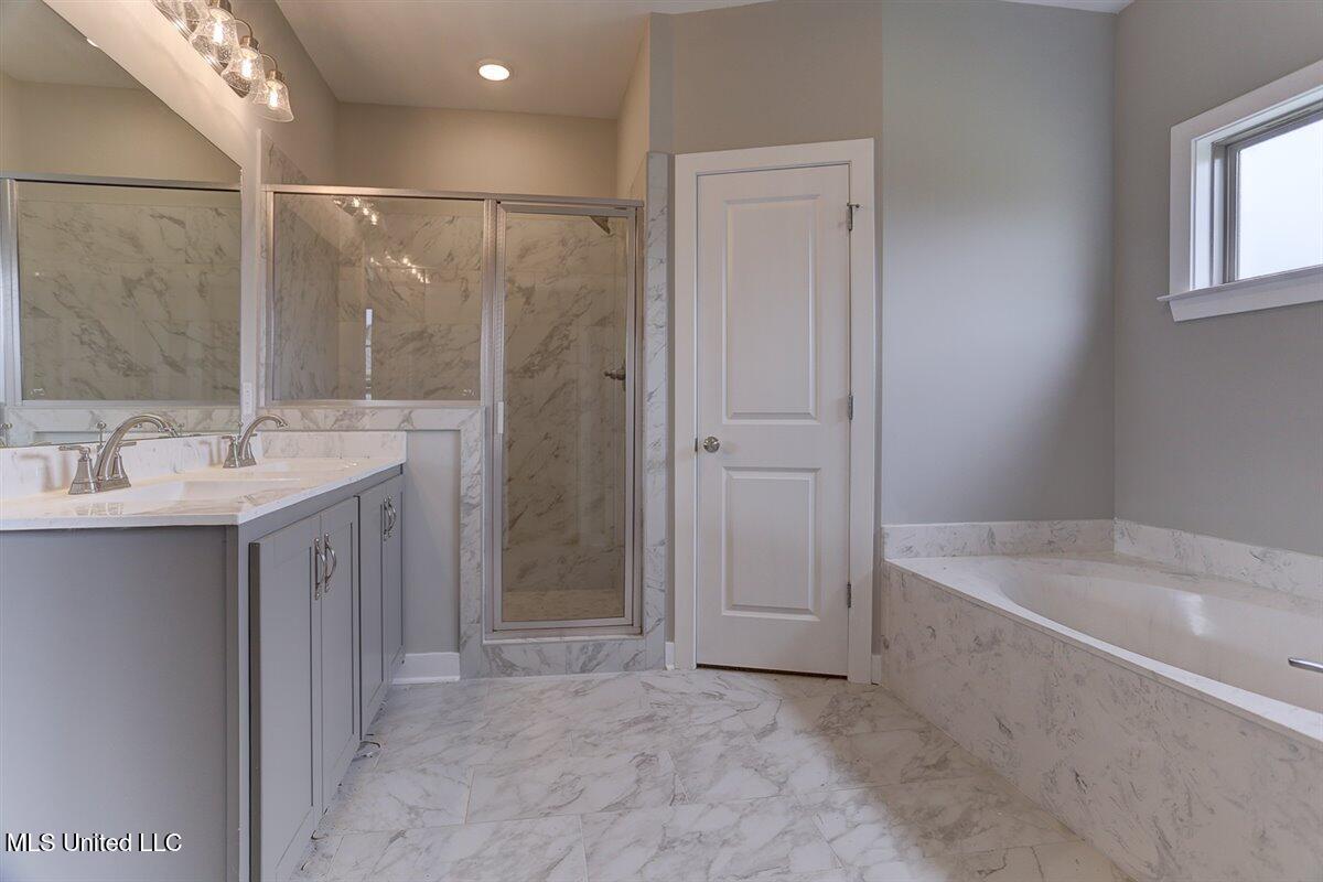 7735 Carmel Cove Walls, MS 38680 - Photo 15 of 20 Primary Bathroom