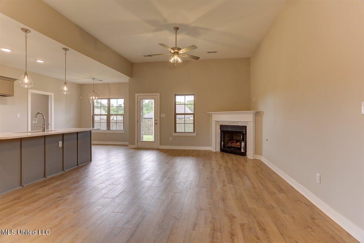 7735 Carmel Cove Walls, MS 38680 - Photo 3 of 20 Family Room