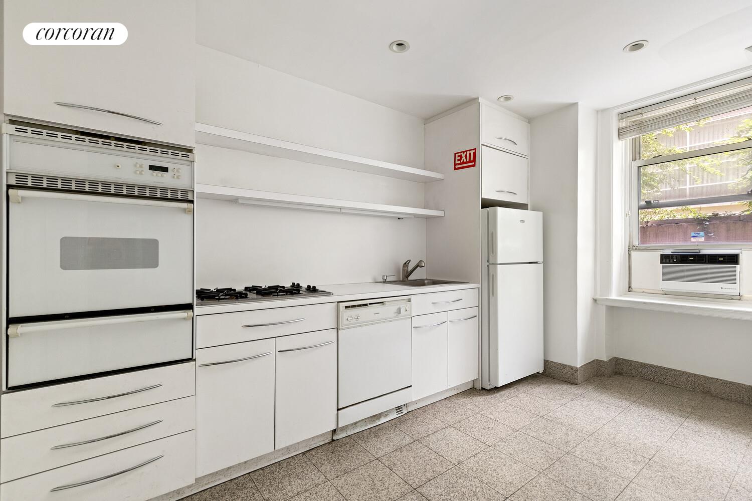 103 East 75th Street, Unit 1RE Manhattan, NY 10021 - Photo 4 of 16