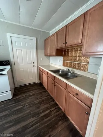 $775 | 1209 Gatewood Avenue, Greensboro, NC 27405
