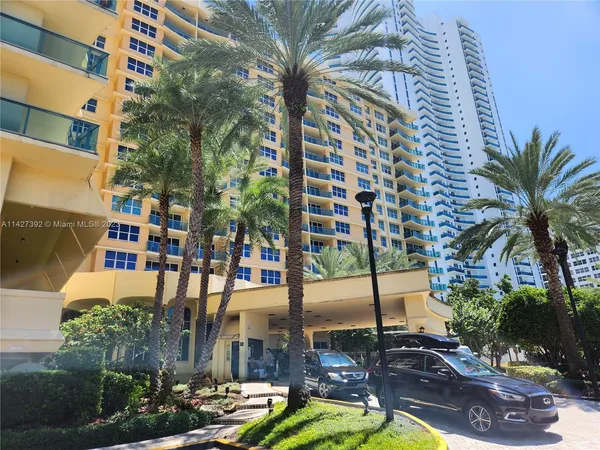 $2,390 | 2501 South Ocean Drive, Unit 512, Hollywood, FL 33019
