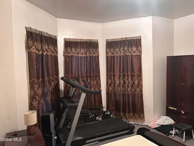 $264,000 | 42 Kelton Avenue, Schenectady, NY 12304