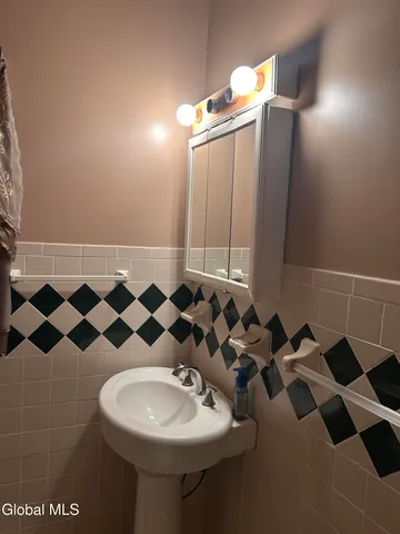 $264,000 | 42 Kelton Avenue, Schenectady, NY 12304