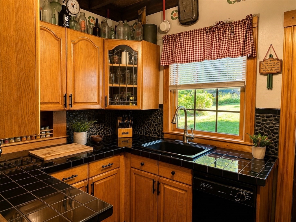 33 Coldbrook Road Oakham, MA 01068 - Photo 6 of 31