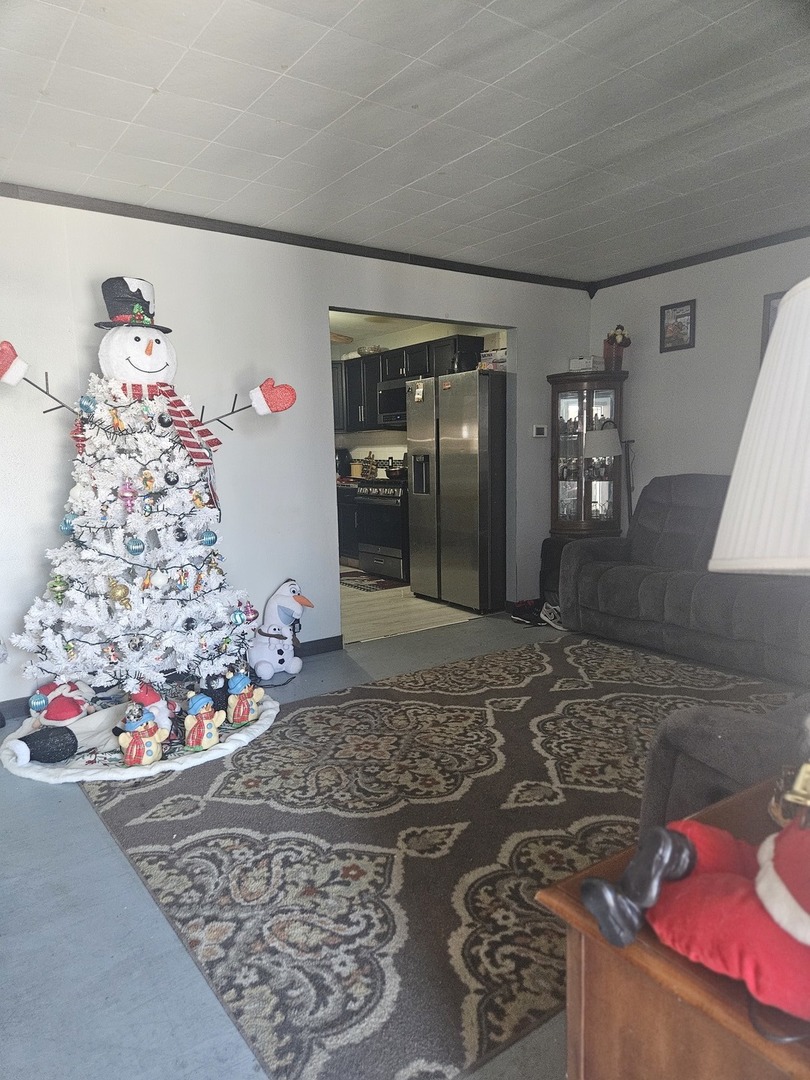 1218 Vienna Boulevard DeKalb, IL 60115 - Photo 3 of 13