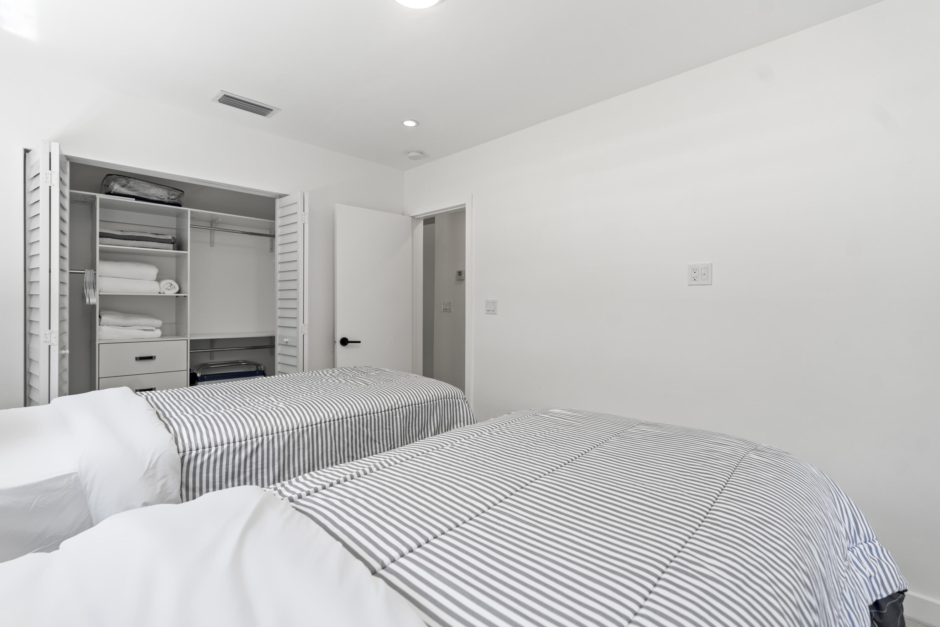 235 Northeast 20th Street Boca Raton, FL 33431 - Photo 13 of 22 DSC05394