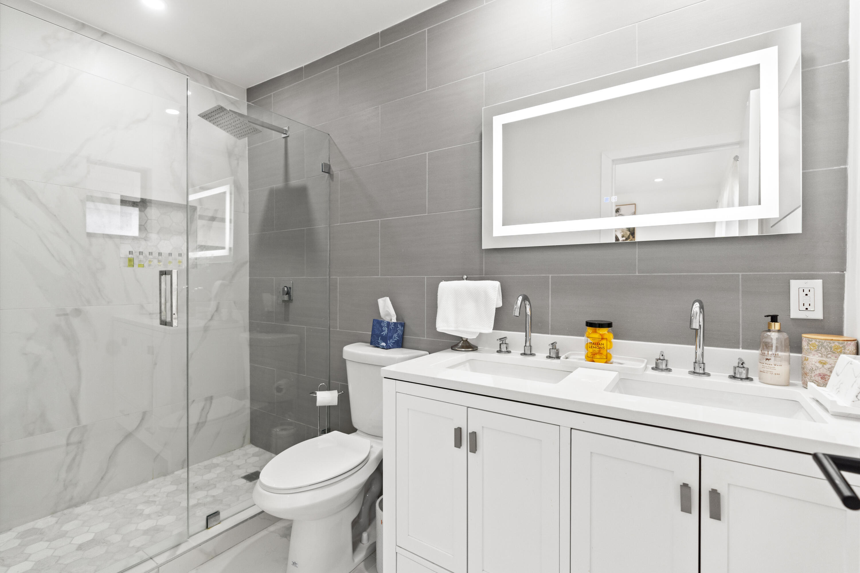 235 Northeast 20th Street Boca Raton, FL 33431 - Photo 19 of 22 DSC05415