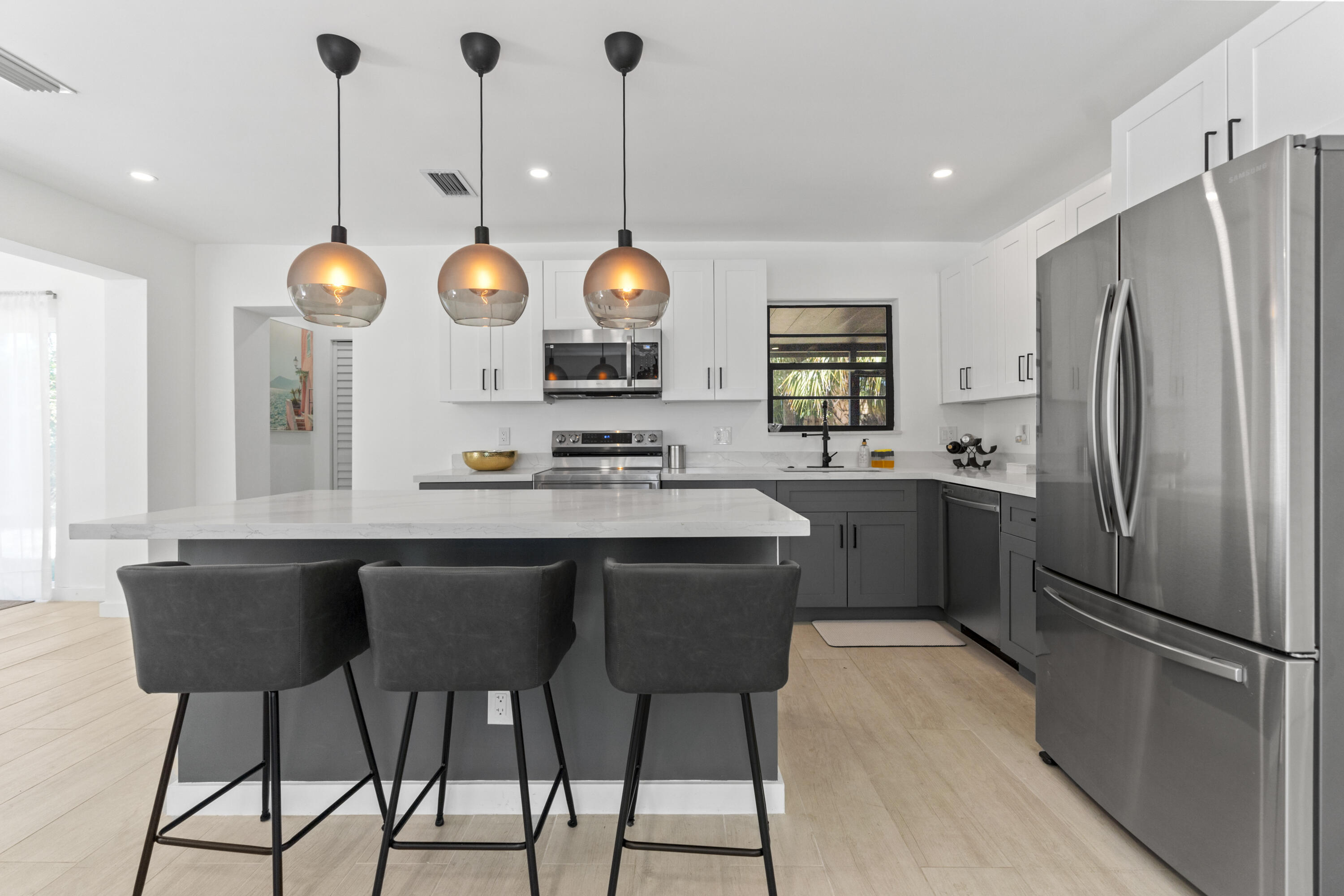 235 Northeast 20th Street Boca Raton, FL 33431 - Photo 3 of 22 DSC05469