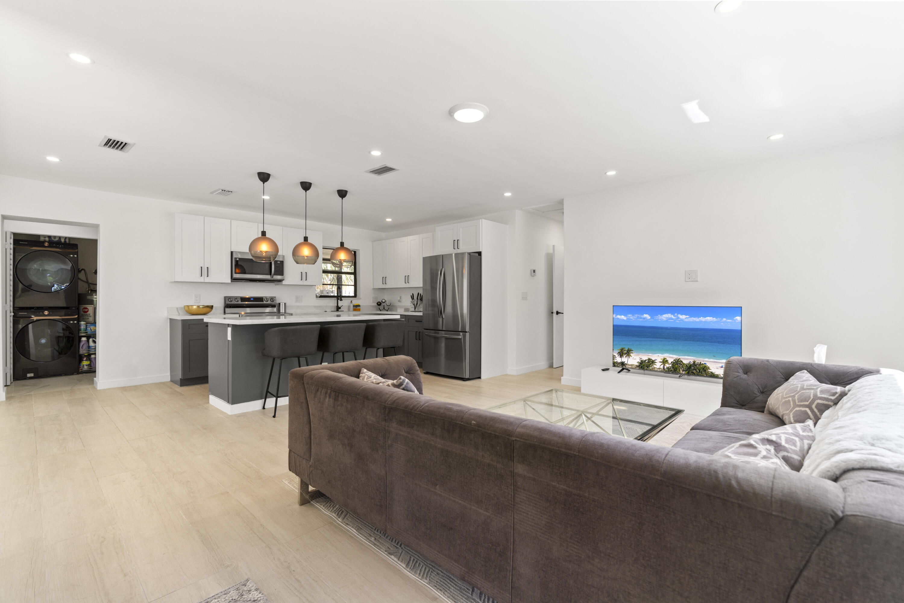 235 Northeast 20th Street Boca Raton, FL 33431 - Photo 6 of 22 DSC05421