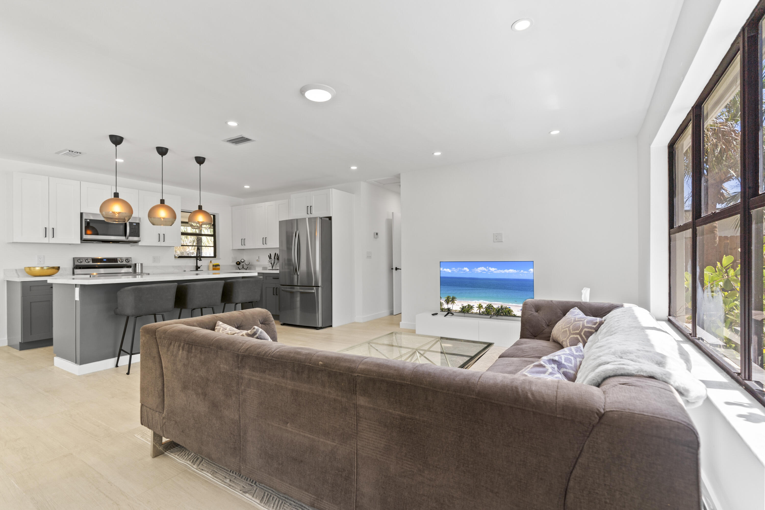 235 Northeast 20th Street Boca Raton, FL 33431 - Photo 7 of 22 DSC05424