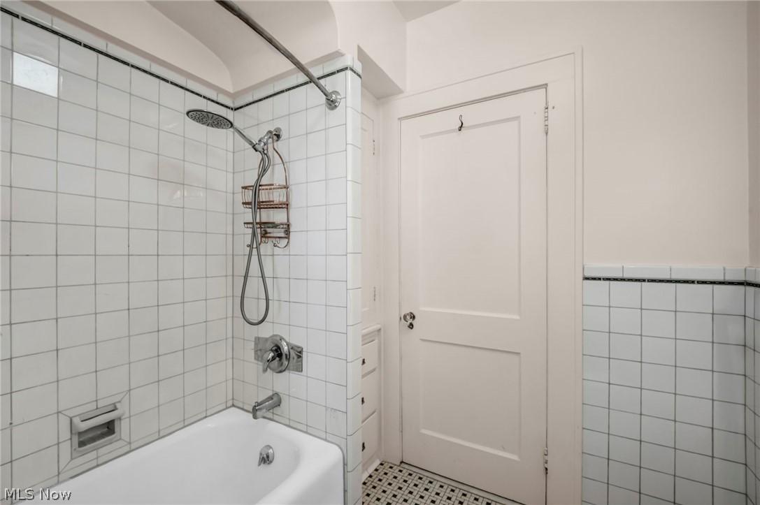 17938 Rosecliff Road Cleveland, OH 44119 - Photo 33 of 48 Gallery Image 33