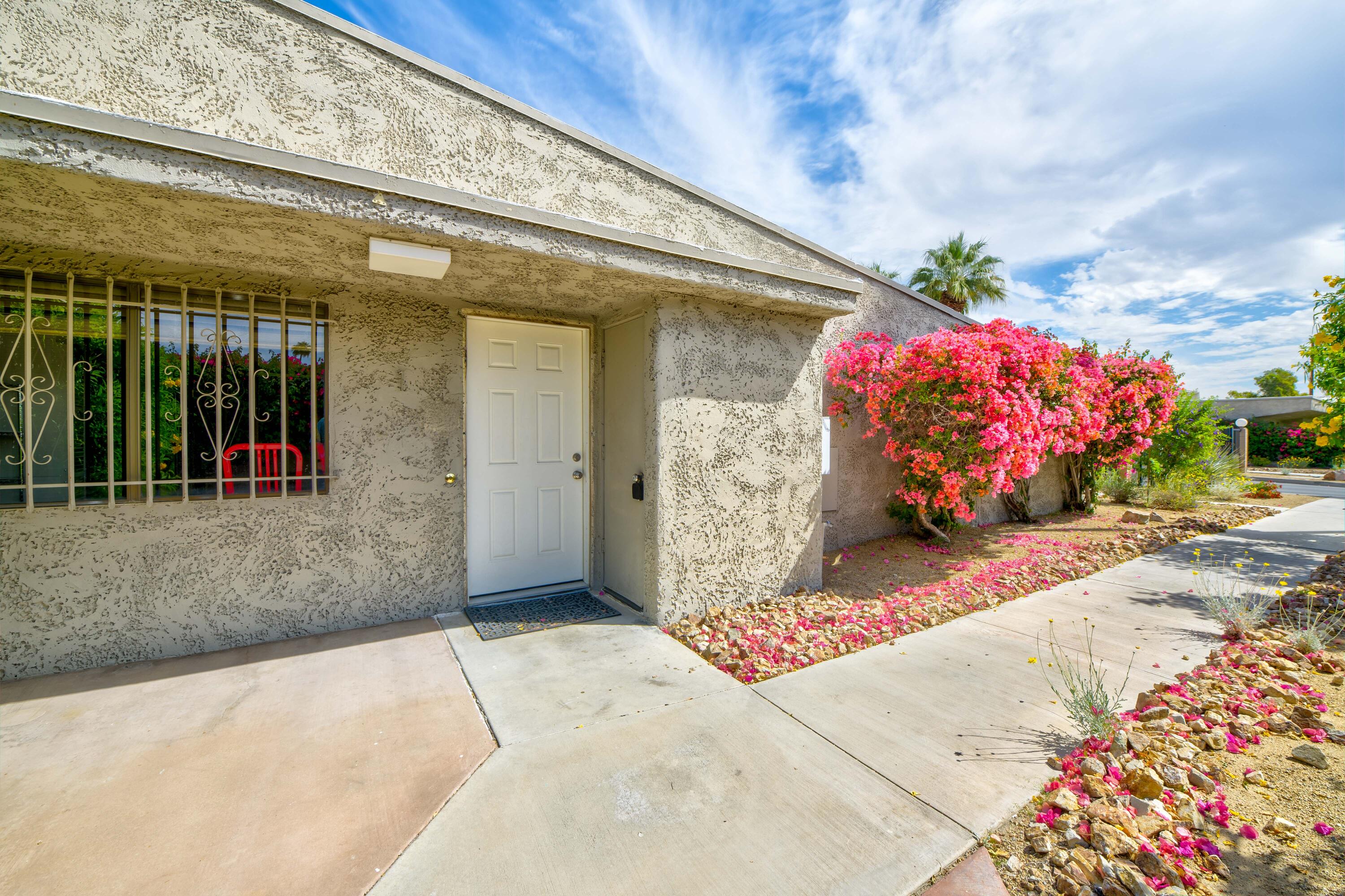 1111 East Ramon Road, Unit 1 Palm Springs, CA 92264 - Photo 2 of 13 03_1111_E_Ramon_13