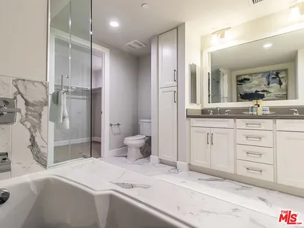 $4,500 | 5015 Balboa Boulevard, Unit 201, Encino, CA 91316