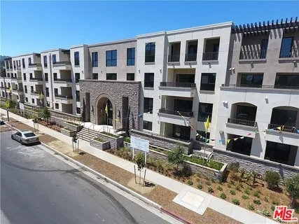 $4,500 | 5015 Balboa Boulevard, Unit 201, Encino, CA 91316