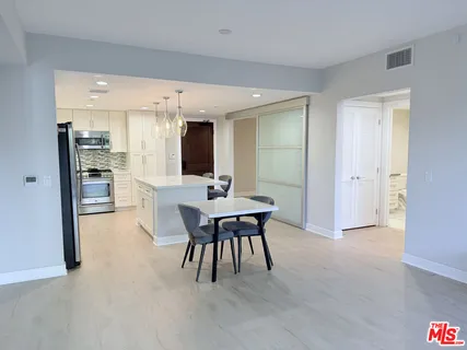 $4,500 | 5015 Balboa Boulevard, Unit 201, Encino, CA 91316