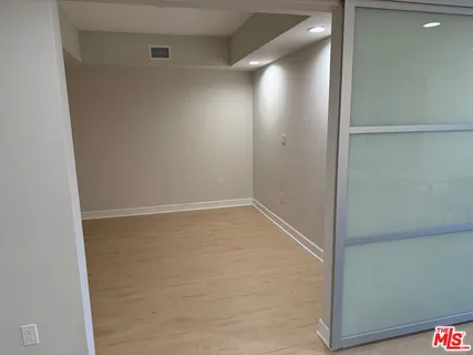 $4,500 | 5015 Balboa Boulevard, Unit 201, Encino, CA 91316