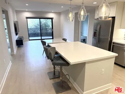 $4,500 | 5015 Balboa Boulevard, Unit 201, Encino, CA 91316