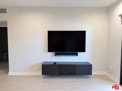 $4,500 | 5015 Balboa Boulevard, Unit 201, Encino, CA 91316