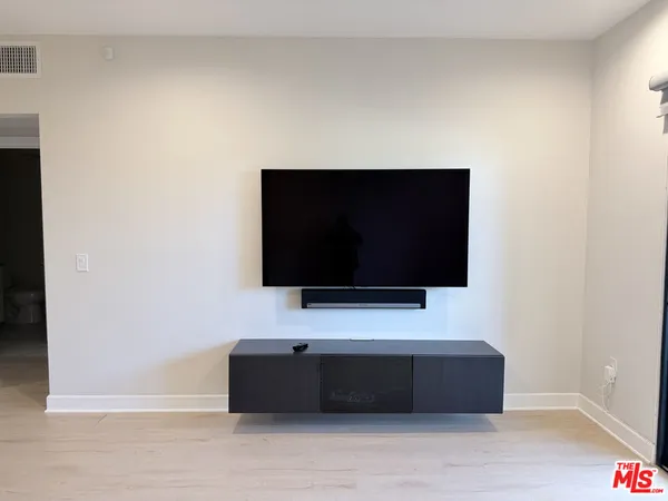 $4,500 | 5015 Balboa Boulevard, Unit 201, Encino, CA 91316