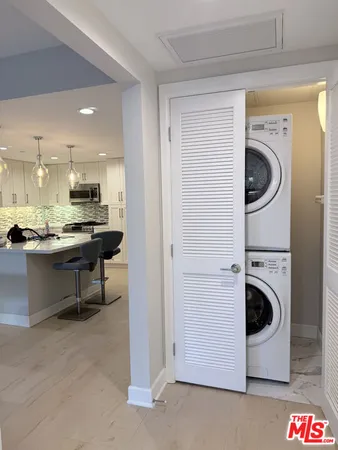 $4,500 | 5015 Balboa Boulevard, Unit 201, Encino, CA 91316