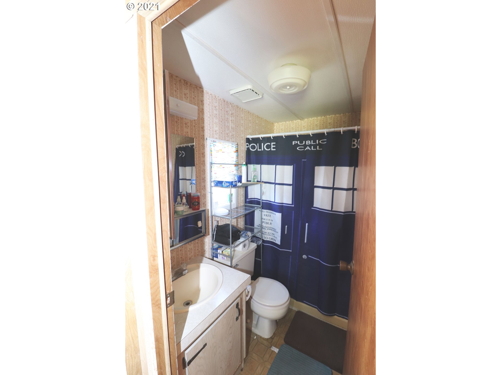 78471 Sears Road Cottage Grove, OR 97424 - Photo 15 of 31 a bathroom with a toilet and a shower