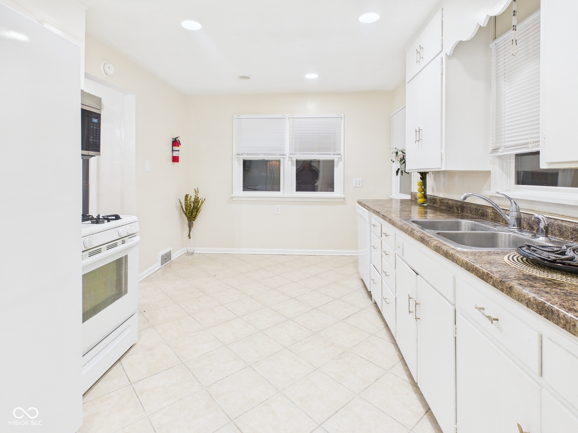 630 Chester Street Anderson, IN 46012 - Photo 3 of 24