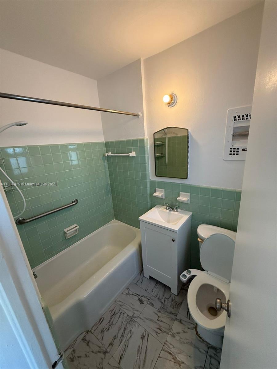 10074 East Bay Harbor Drive, Unit 74C Bay Harbor Islands, FL 33154 - Photo 15 of 28 a bathroom with a sink a toilet and bathtub
