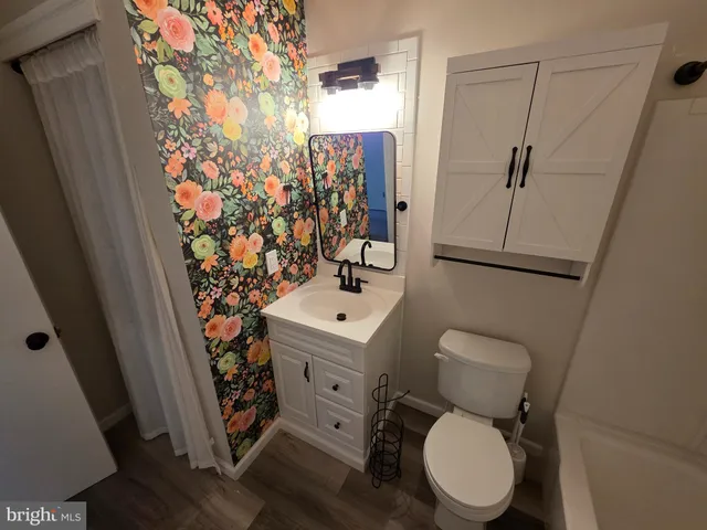 a close up view of a washer and dryer