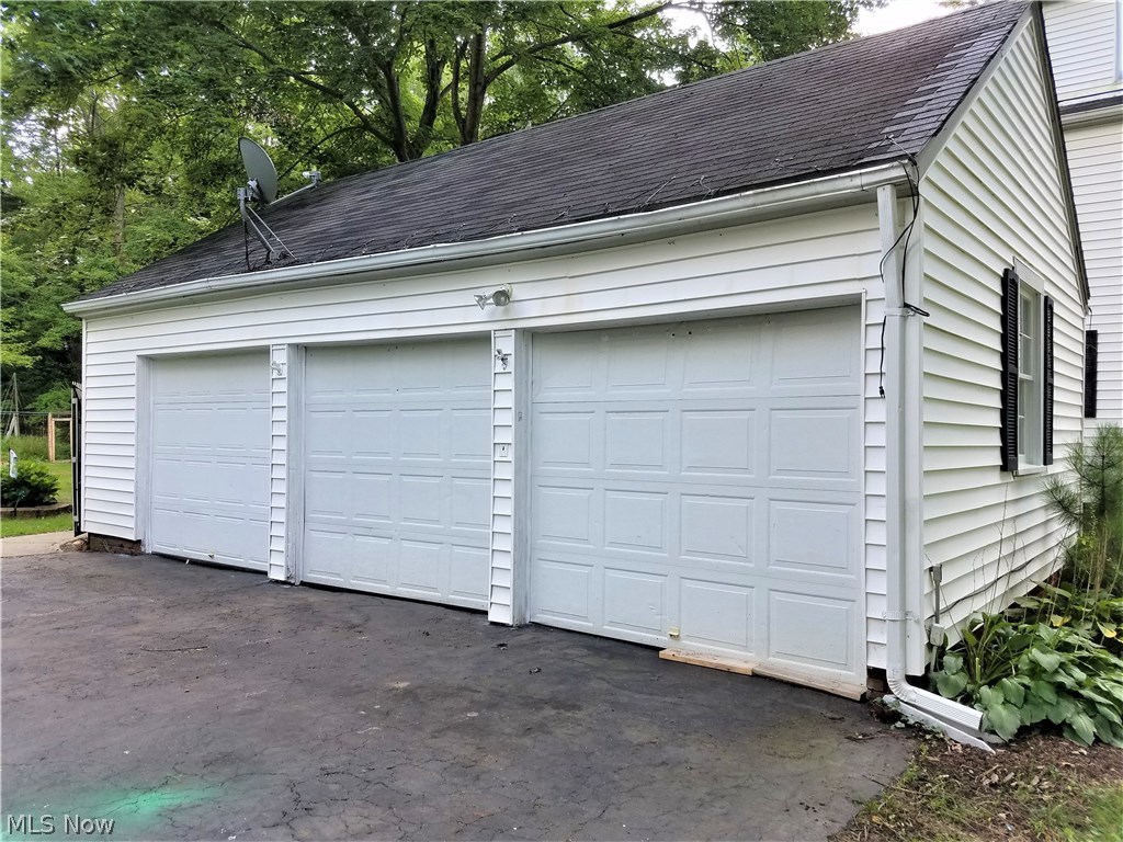 28300 Jackson Road Chagrin Falls, OH 44022 - Photo 31 of 31 Garages