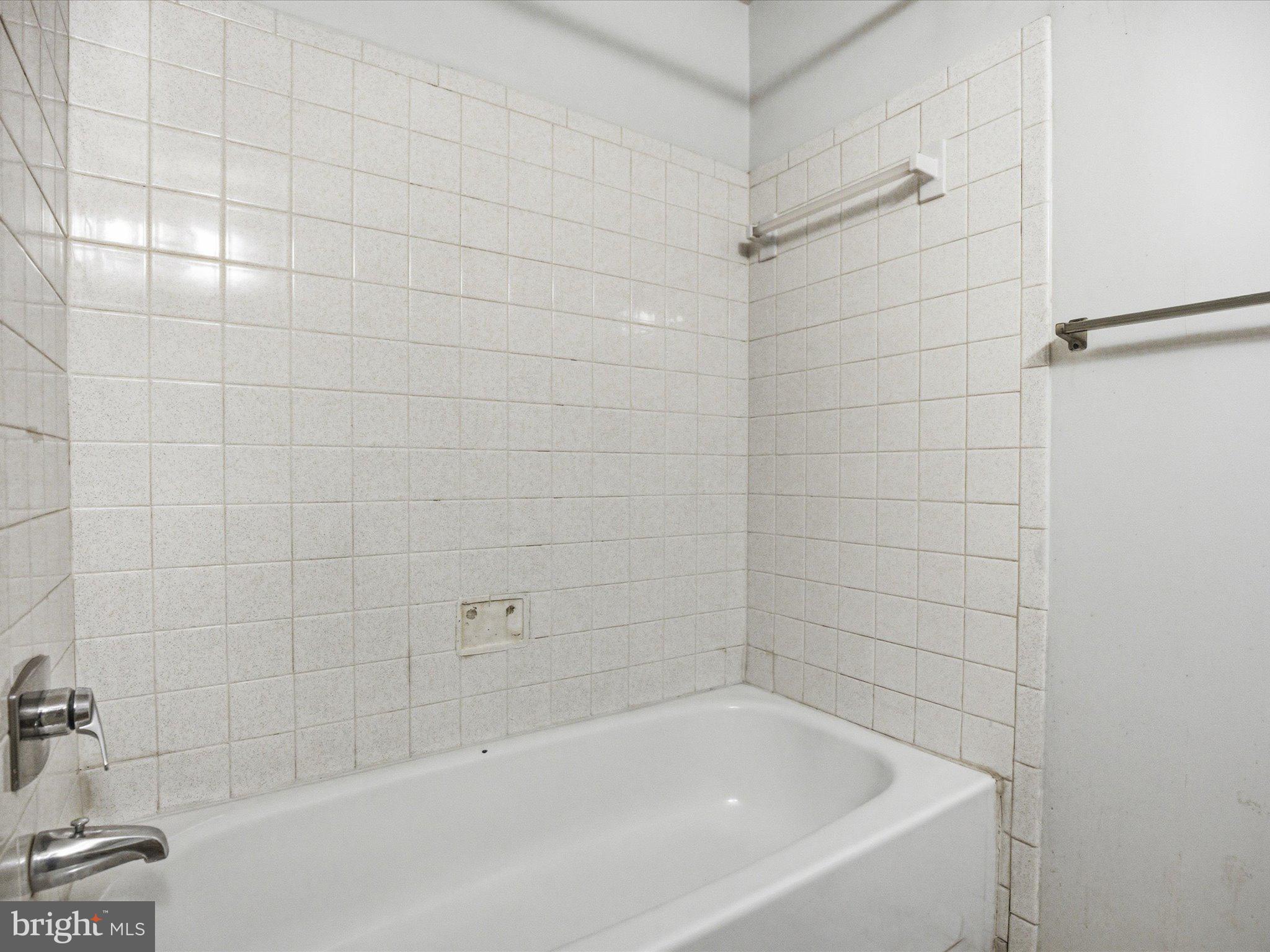 6314 West Vein Road Bowie, MD 20720 - Photo 15 of 28 a bathroom with a bathtub