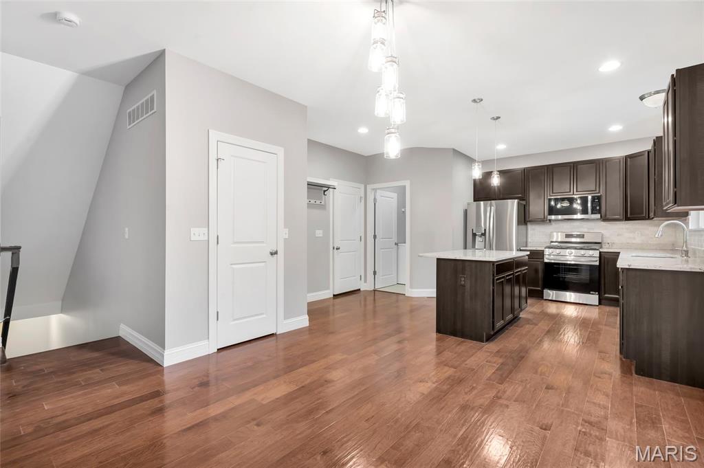 423 Hillington Drive Eureka, MO 63025 - Photo 12 of 37