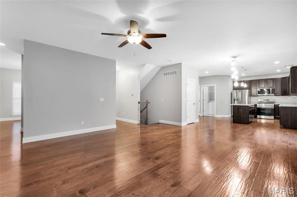 423 Hillington Drive Eureka, MO 63025 - Photo 9 of 37