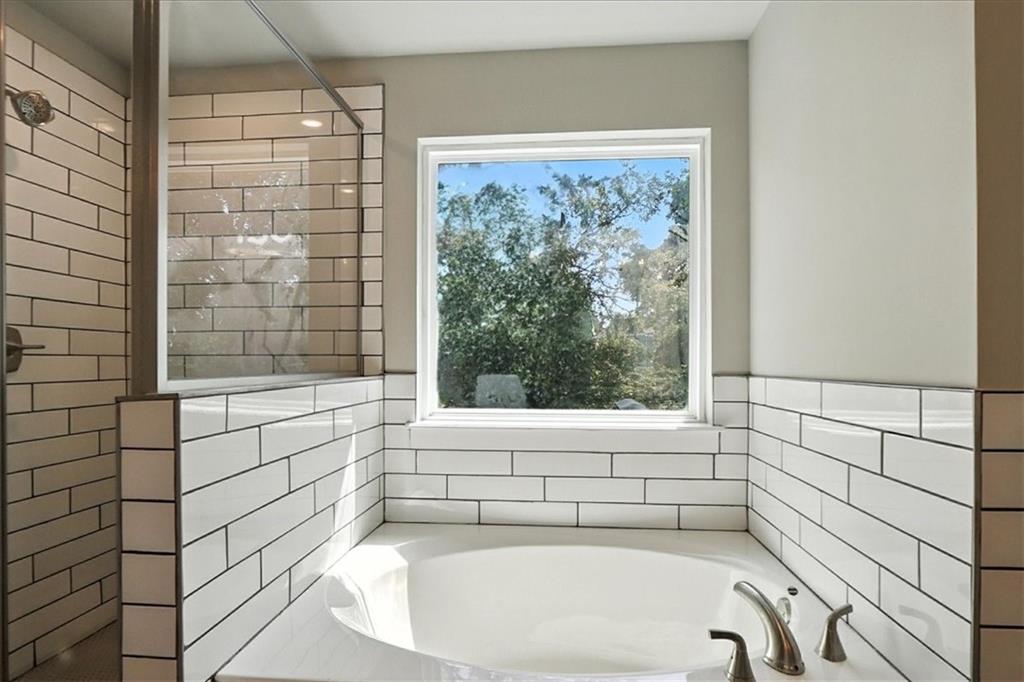 4034 Links Boulevard Jefferson, GA 30549 - Photo 34 of 68 a bathroom with a bathtub and window