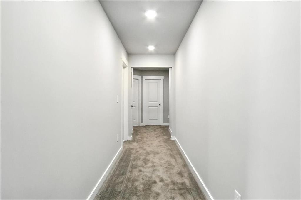 4034 Links Boulevard Jefferson, GA 30549 - Photo 37 of 68 a view of a hallway