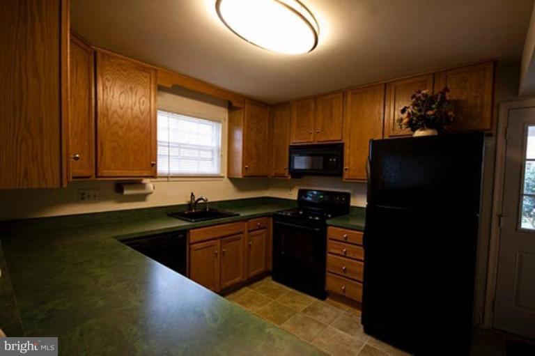 6979 Conservation Drive Springfield, VA 22153 - Photo 4 of 17 Kitchen