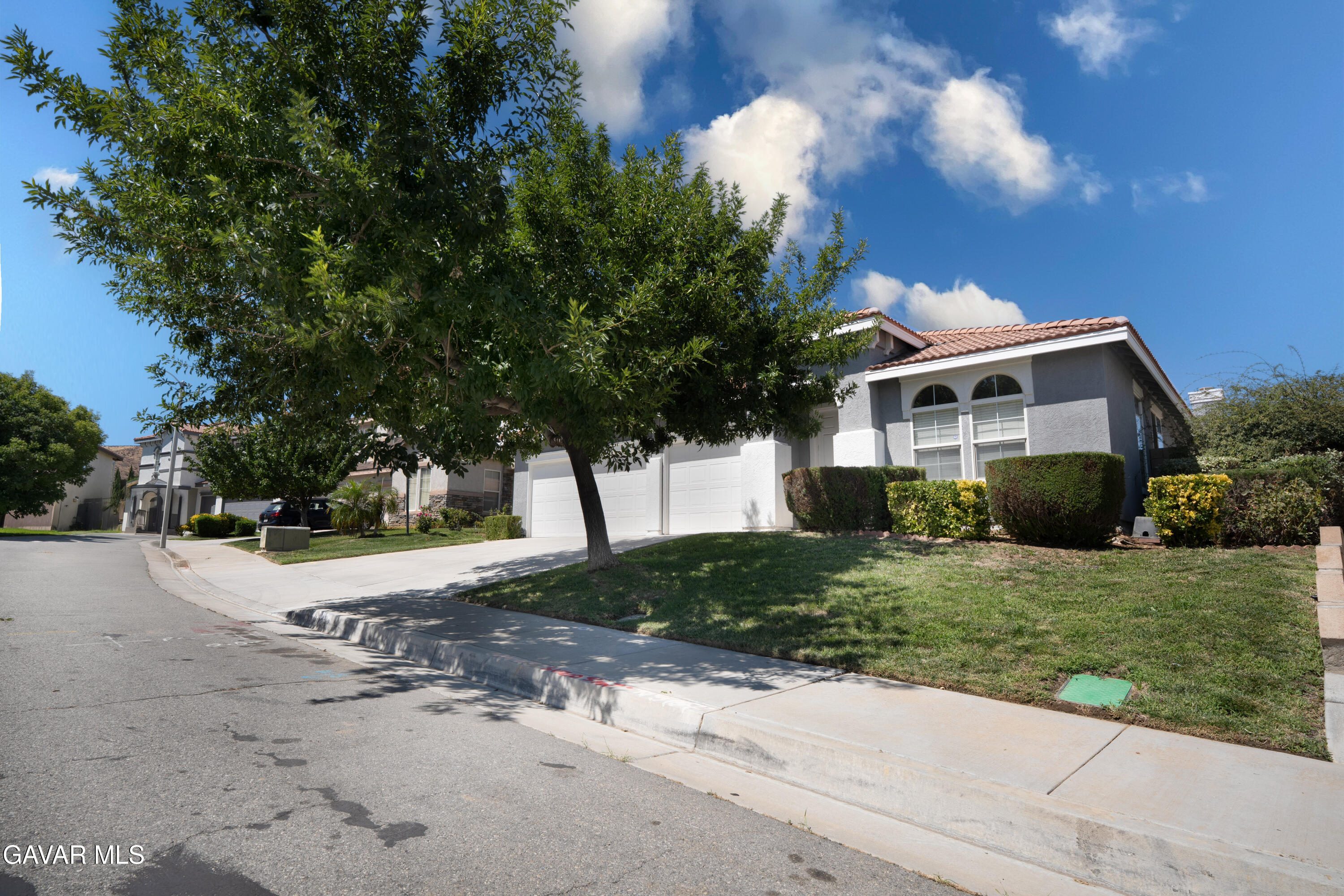 40263 Preston Road Palmdale, CA 93551 - Photo 4 of 24 a front view of a house with a garden