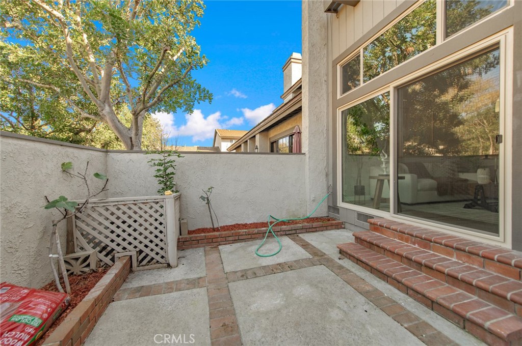 7 Sunup Irvine, CA 92603 - Photo 3 of 35